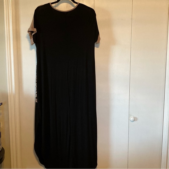 Maxi dress with leopards print - Picture 2 of 5